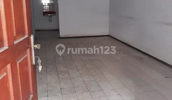 Disewakan Rumah 2 Lt, Jalan 2 Mobil, Janur Asri