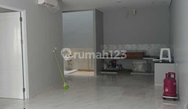 Rumah 3 Lantai Baru Semi Furnished di Kelapa Nias, Jakarta Utara Rumah 3 Lantai Baru Semi Furnished di Kelapa Nias, Jakarta Utara