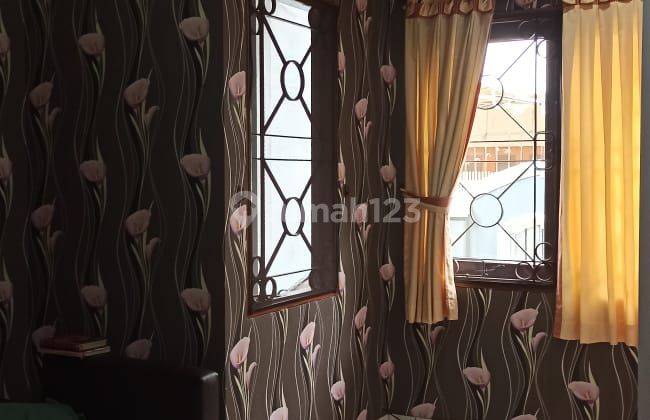 Rumah 2 Lantai Bagus Semi Furnished di Jalan Moti, Jakarta Pusat 2