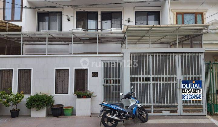 Dijual Cepat Rumah Bagus Dan Rapi di Gading Kirana 1