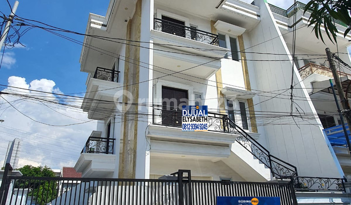 Rumah 3 Lantai Bagus di Pondok Gading, Jakarta Utara 1