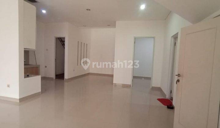 Dijual Cepat Rumah Bagus, 2 Lantai, Bebas Banjir, Jalanan 2 Mobil, Harga Ok 2