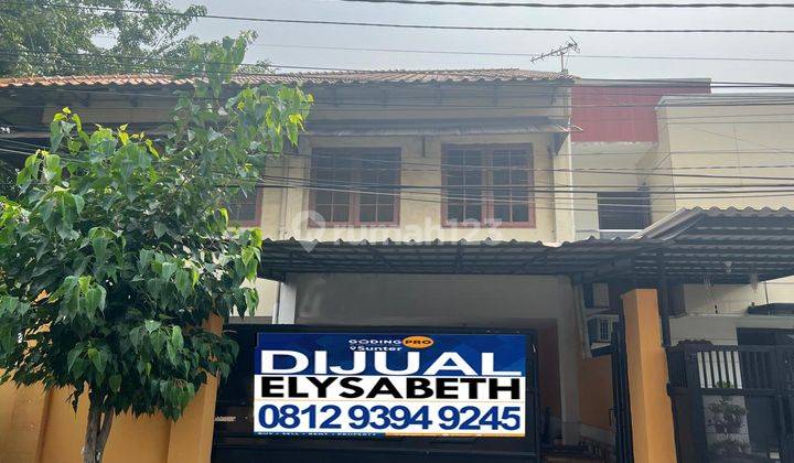 Dijual Cepat Rumah 2 Lantai, Hoek, Strategis, Bebas Banjir, Row 3 Mobil 1