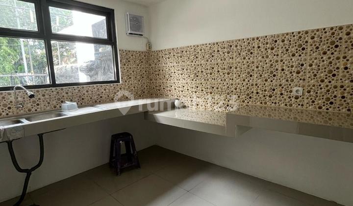 Disewakan Rumah Minimalis, 2 Lt, Bebas Banjir, Depan Taman, BCS Kelapa Gading 2