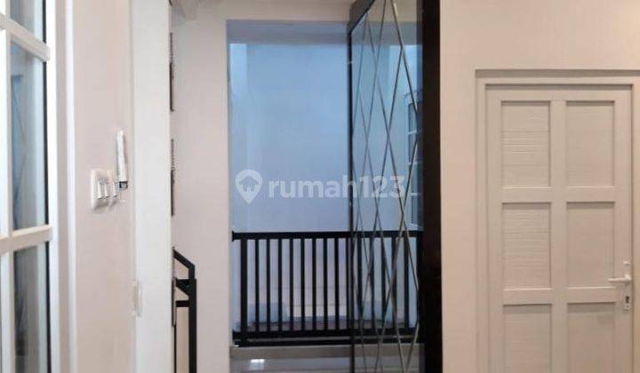 Dijual Rumah 3 Lt, Semi Furnish, Bagus, Bebas Banjir, Kelapa Gading 2