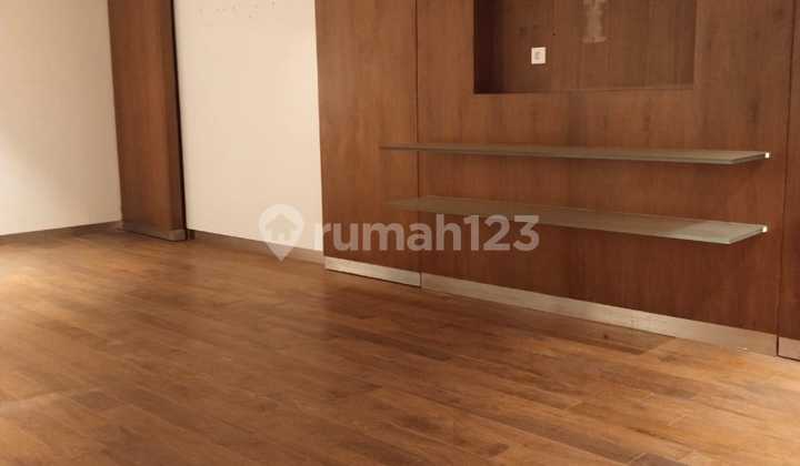 For Sale: Boulevar Shophouse, 3 Floors, Furnished, Ready to Occupy, Kelapa Gading.