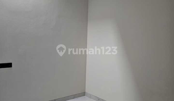Dijual Rumah 2 Lt, Semi furnish, Unit Baru, Bagus, Kelapa Gading 2