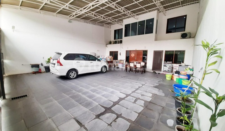 For Quick Sale: 2-Story House, 280m2, 3-Car Row, Kelapa Gading Arterial Road 2