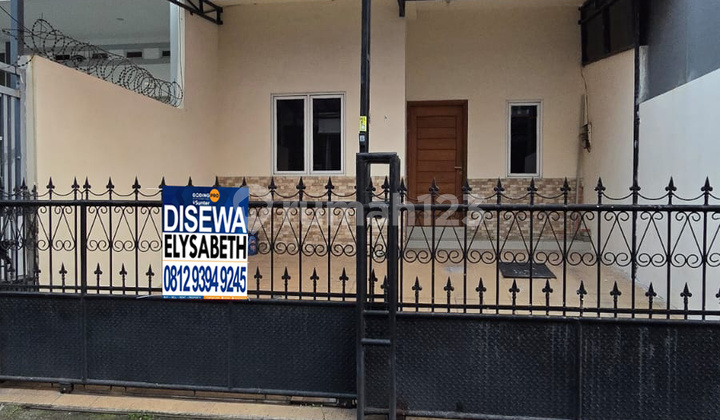 Disewakan Rumah Bagus, 1.5 Lt, Tinggi dari Jalanan, Row 2 mbl, Kelapa Gading