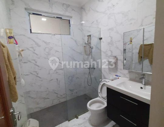 Dijual Cepat Rumah 2 Lt, 280m2, Row Jalan 3 Mobil, Arteri Kelapa Gading