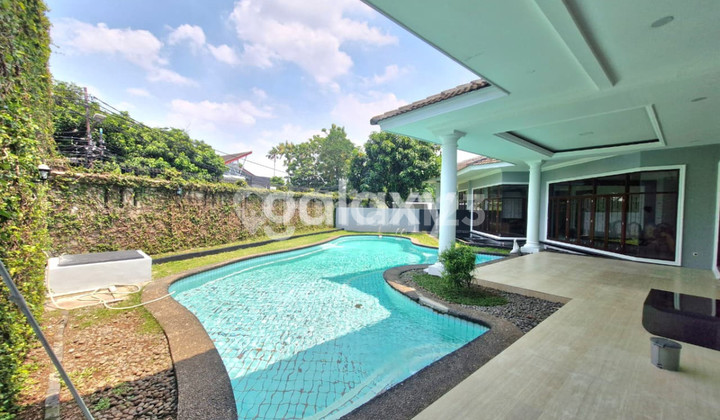 Rumah Dengan Kolam Renang di Bintaro Jakarta Selatan 2