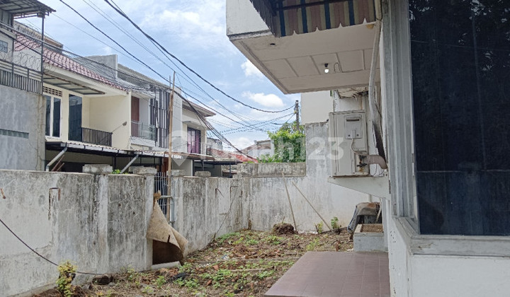 Meruya Ilir Land-Only Hook House