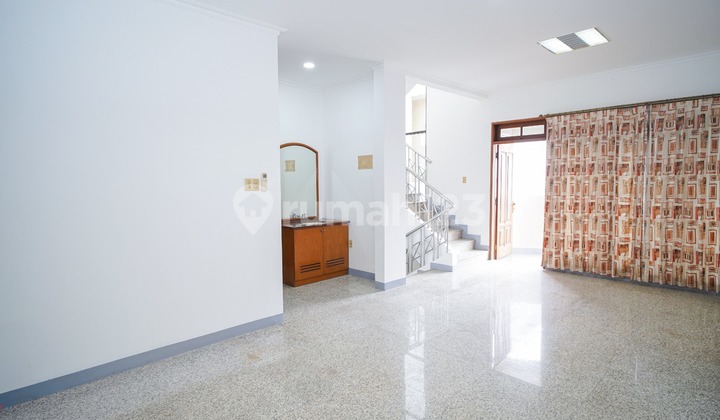 Dijual Rumah 3 Lantai Taman Sari Jakarta Barat 2