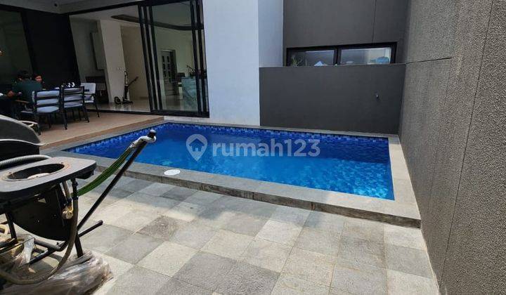 DIJUAL RUMAH ADA KOLAM RENANGNYA DI LAUREL NAVAPARK 1