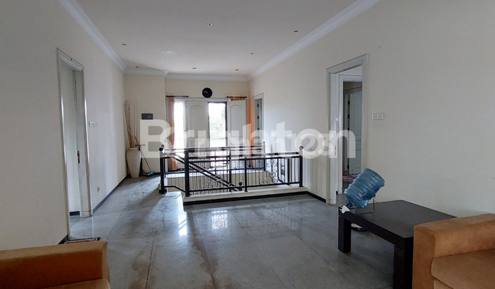 Regency 21 House, Hook, Strategic Minimalist Furnishing, Near Araya. 2