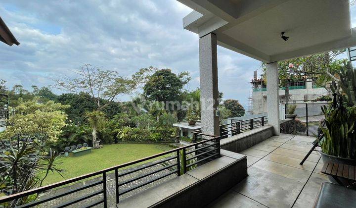 Rumah 2 Lantai Bagus Semi Furnished di Resort Dago Pakar, Bandung 1