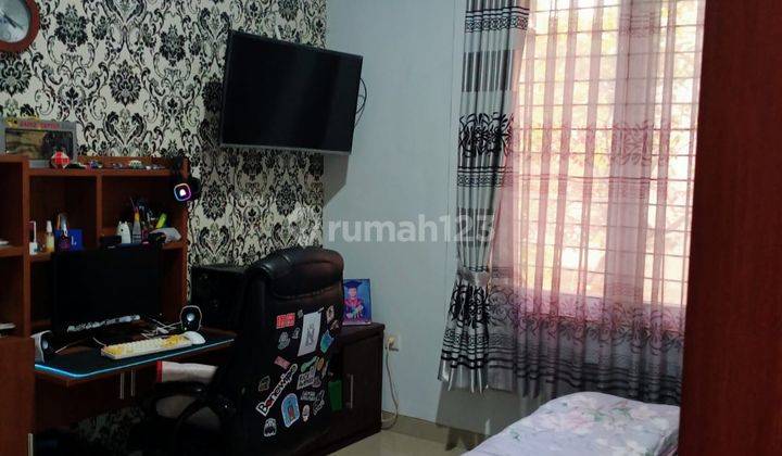 Rumah 2 Lantai Bagus Semi Furnished Siap Huni  2