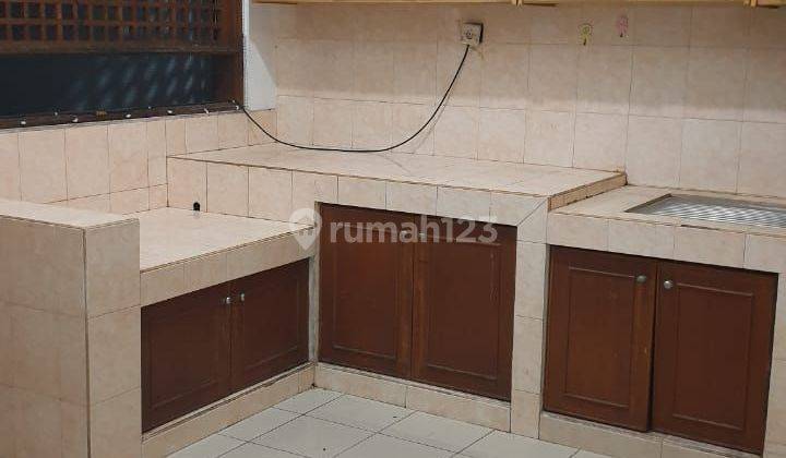 Rumah 2 lantai di dalam komplek perumahan elite , aman, one gate system 2