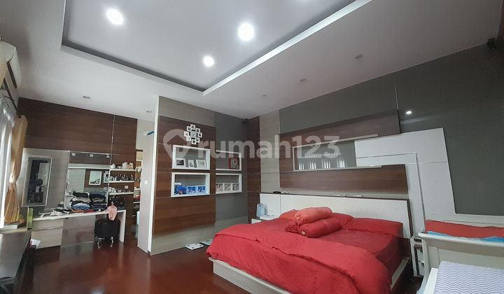 For Sale: Luxurious Minimalist House in South Setrawangi 2