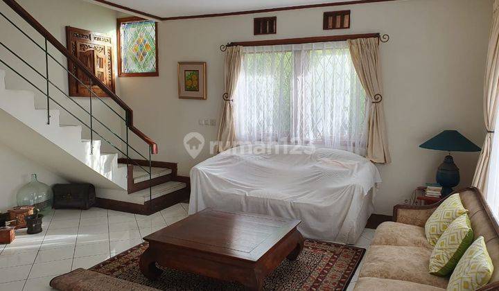 Rumah Villa Cantik di Lembah Pakar Timur 2