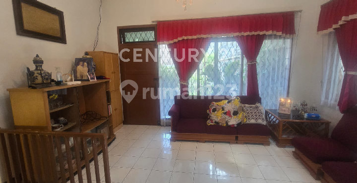 Minimalist House in Setra Duta Near the Hand Statue