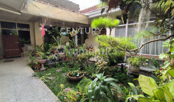 Asri 1-Story House on Two-Way Pajajaran Main Road