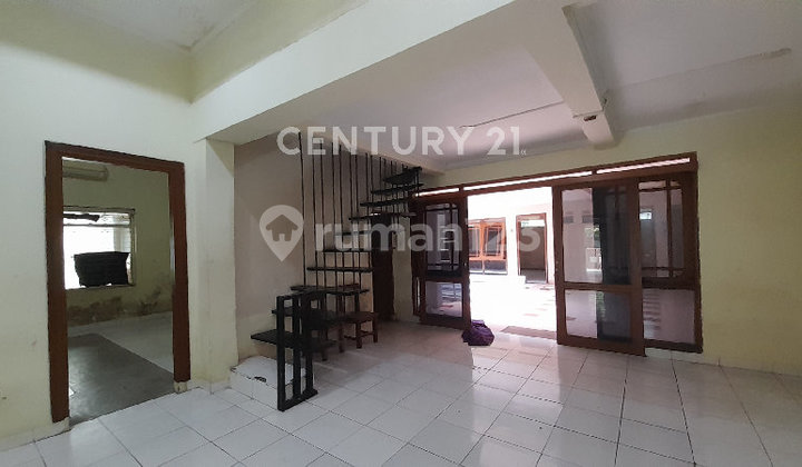 Business Space on Jl Cilaki in a Busy Area, Suitable for Office / Culinary