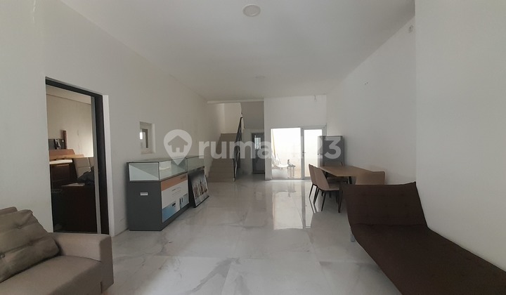 For Sale 2 Minimalist Modern Ready-to-Use Rendeng Shop Houses in Setrasari 2