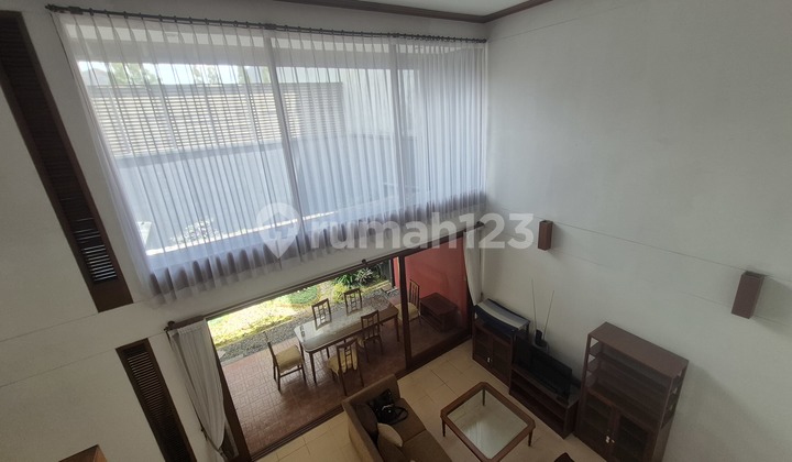 Rumah Minimalis dengan Void & Ceiling Tinggi di Setra Duta 2