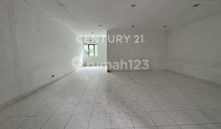 For Rent: Setra Duta Shop House Near Hand Statue, Strategic Location 2