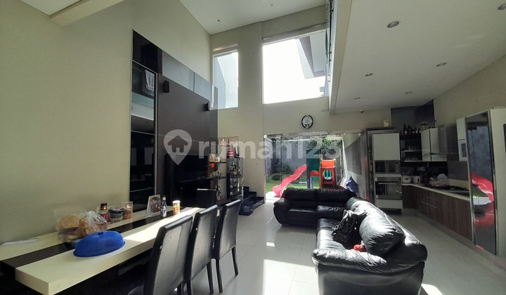 Rumah Lux Minimalis Modern Di Area Setrasari Jl. Setrawangi Selatan