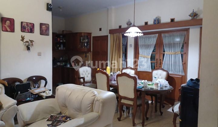 Rumah di Jalan Paralayang 2 Lantai Bagus