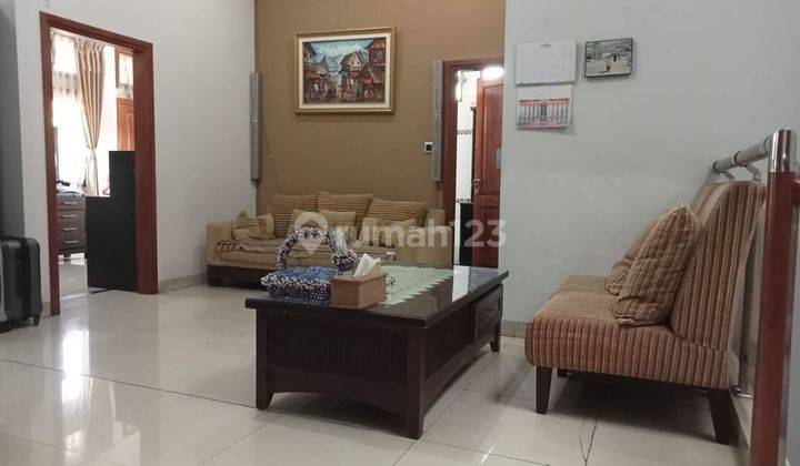 Rumah Hoek 2 lantai di Jalan Plered raya Antapani 