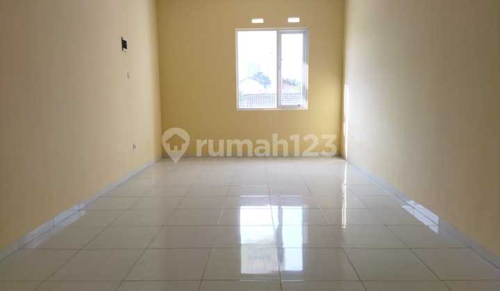 Strategic 3-Story Shop House on Main Road Riung Bandung 2