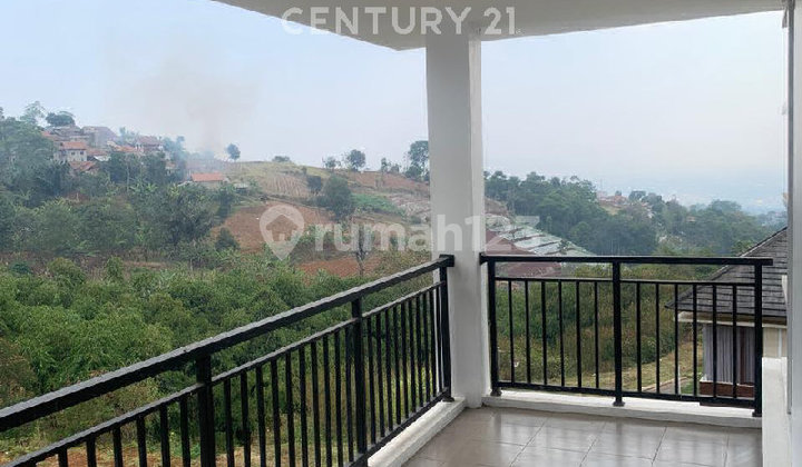 3-Storey House in Dago Resort Bandung