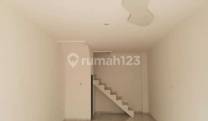 Strategic Shop House on Main Road Cisaranten Bandung 2