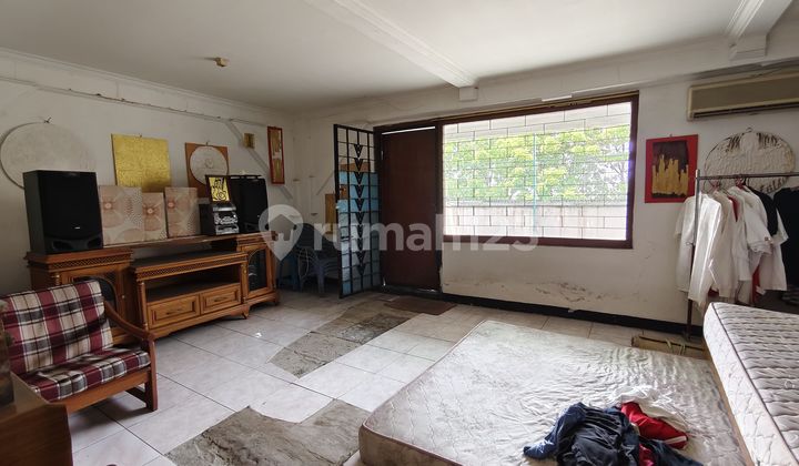 Strategic Shop House with High Investment Return on Amad Yani 2