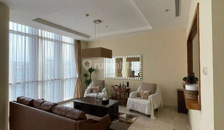 Apartement Oakwood Residences 3 BR Furnished Baru 2