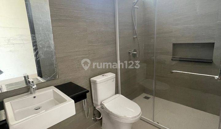 Rumah 2 Lantai Bagus Semi Furnished SHM di Pantai Indah Kapuk, Jakarta Utara 2