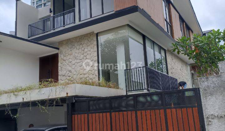 Dijual Rumah Baru Semi Furnished SHM di Kemang, Jakarta Selatan 1