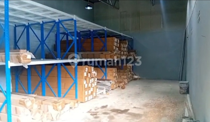 Flood-Free and Extortion-Free Warehouse with Container Access, Already SHM, Hook Position in Kapuk, West Jakarta