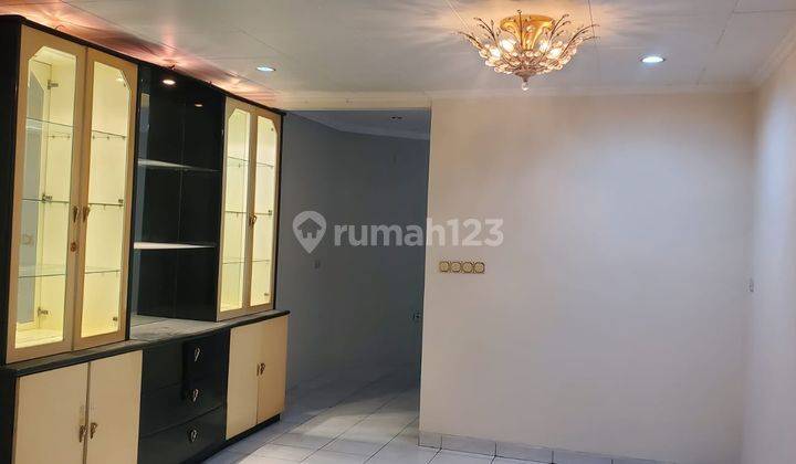 Rumah Luas Dan Nyaman 10x20 Sudah Direnovasi Semi Furnished Terletak Di Komplek Perumahan Pluit Mas 2