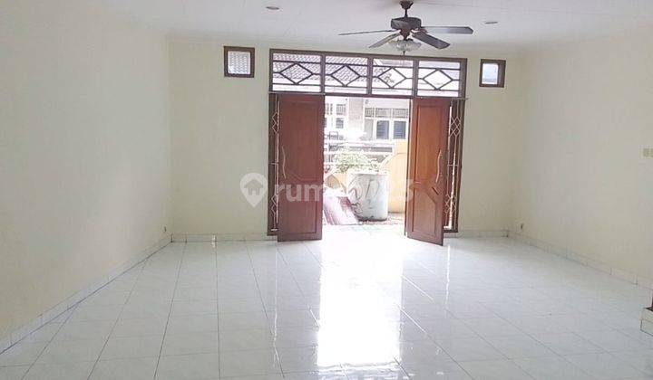 Rumah Nyaman 2 Lantai Letak Di Hook Sudah Shm Di Komplek Perumahan Meruya Ilir 1