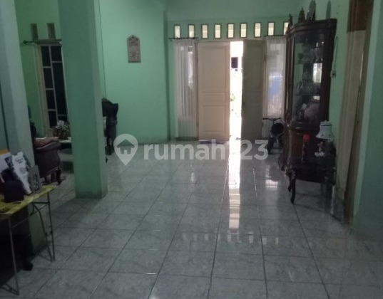 Spacious House in Kembangan Already Has 3 Rental Units at the Back Spacious House in Kembangan Already Has 3 Rental Units at the Back