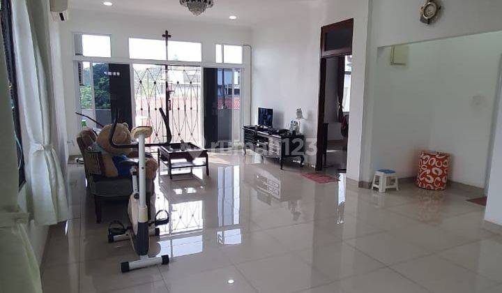 Rumah Strategis Di Jelambar Semi Furnished 2