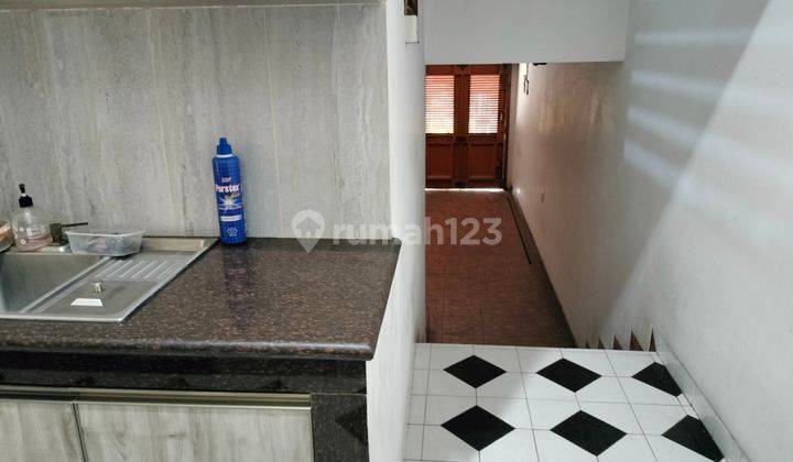 Rumah Cantik Di Taman Surya  200m² Furnished 2 Lantai 17