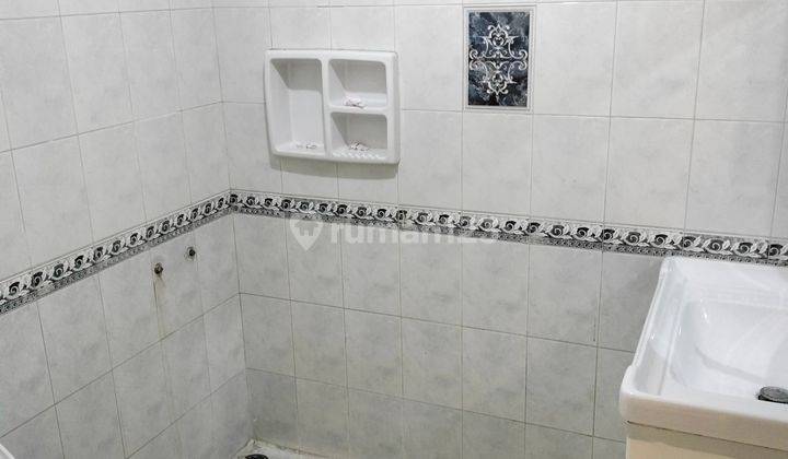 Rumah Cantik Di Taman Surya  200m² Furnished 2 Lantai 20