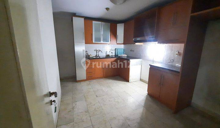 Apartemen Luas Mangga Dua Court 4 Kamar Tidur 180m² 1