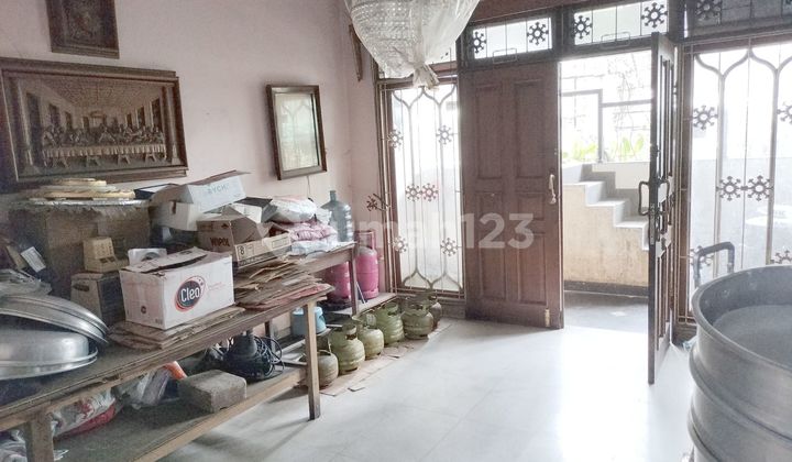 Rumah Luas Dan Strategis Di Jalan Utama Perumahan Green Garden 2