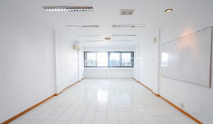 Ruko Gandeng 4 Lantai Sudah Direnovasi Rapi Cocok untuk Usaha, Kantor, Live Tiktok, Gudang Lokasi Strategis Terletak di Pangeran Jayakarta Ruko Gandeng 4 Lantai Sudah Direnovasi Rapi Cocok untuk Usaha, Kantor, Live Tiktok, Gudang Lokasi Strategis Terletak di Pangeran Jayakarta